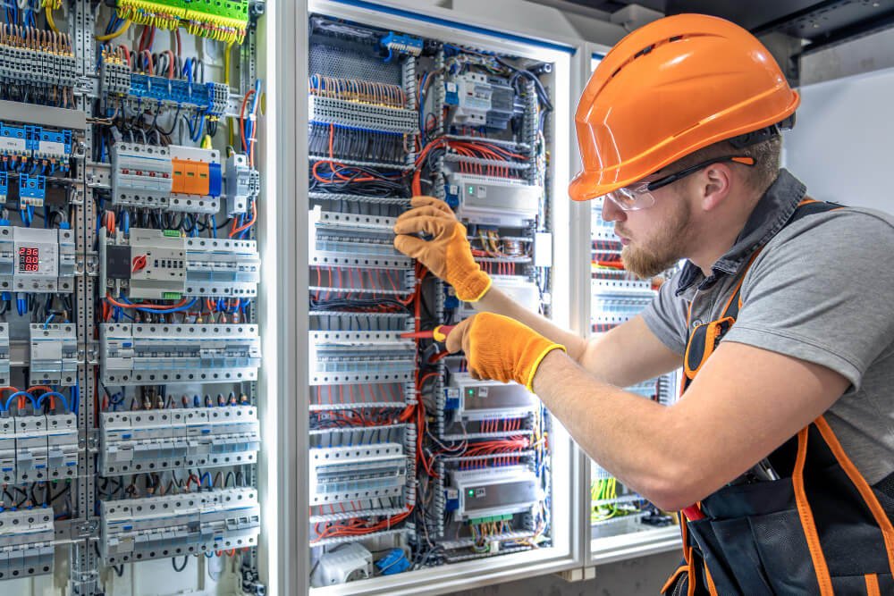 electrical maintenance technician in Dubai inspecting electrical panel